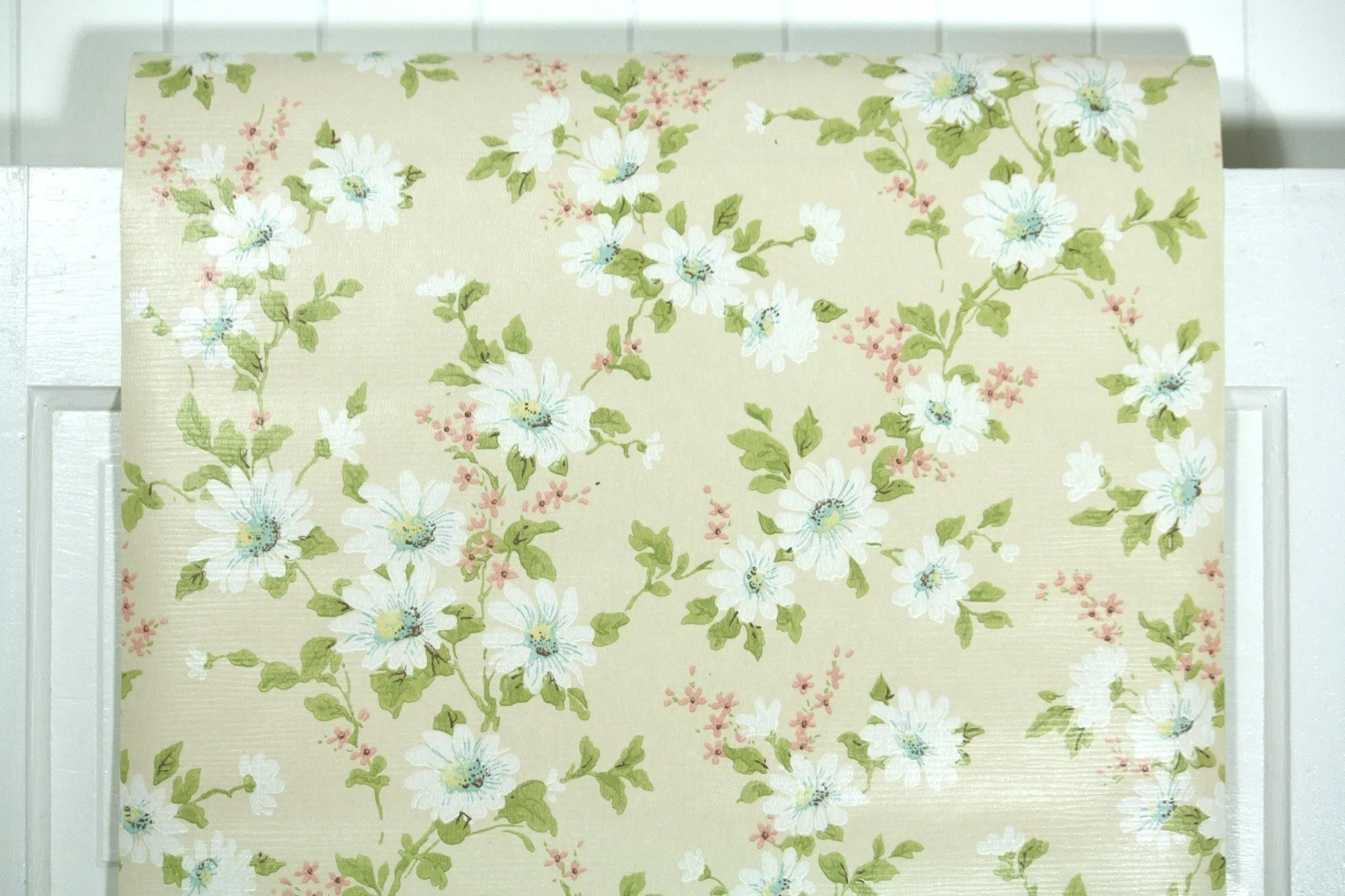 1960s Floral Vintage Wallpaper