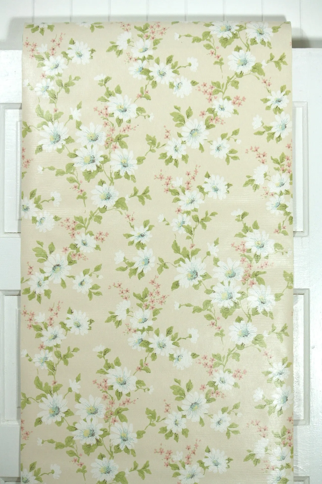 1960s Floral Vintage Wallpaper