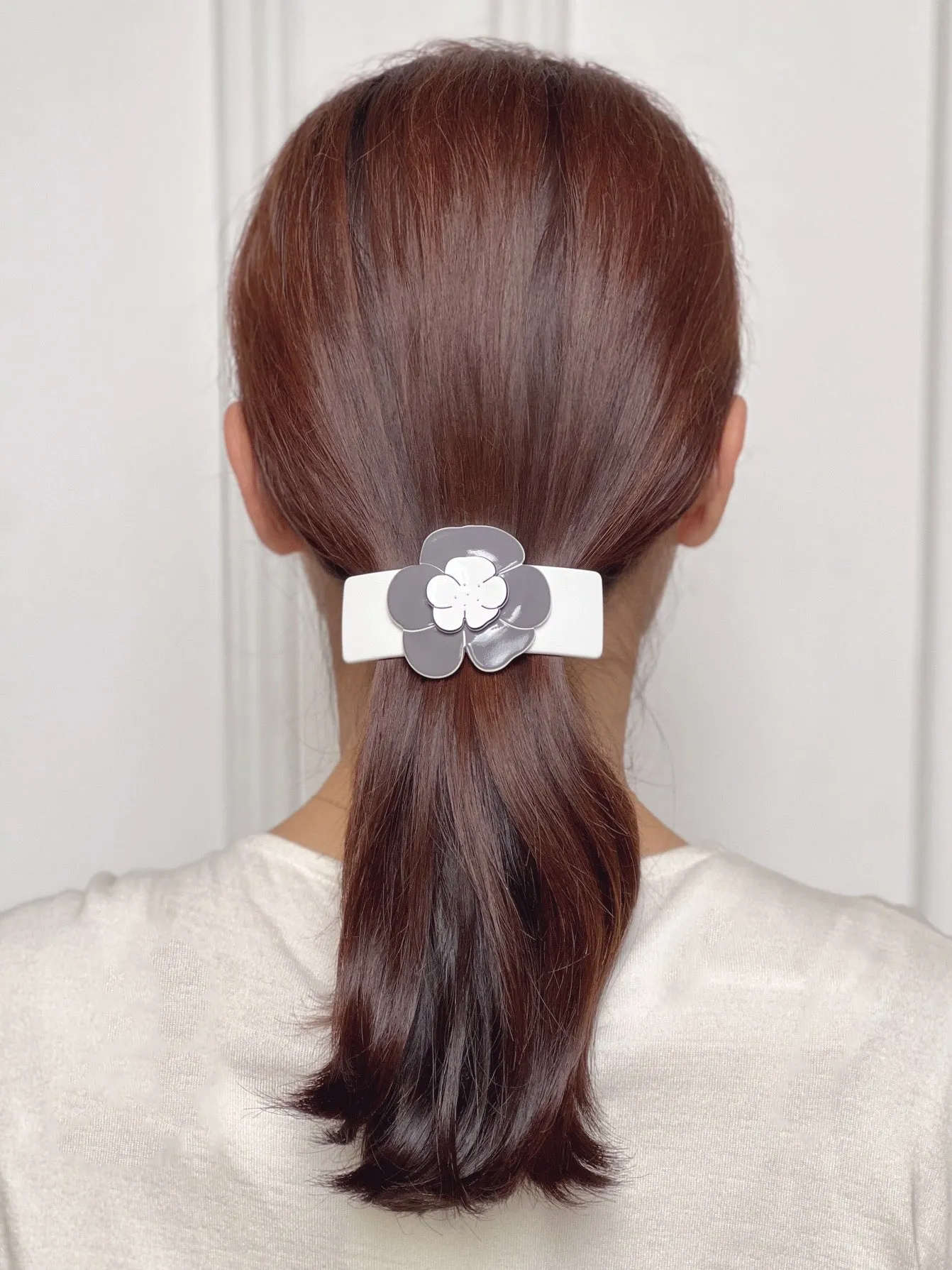 Camellia Pearl Medium Black Hair Clip