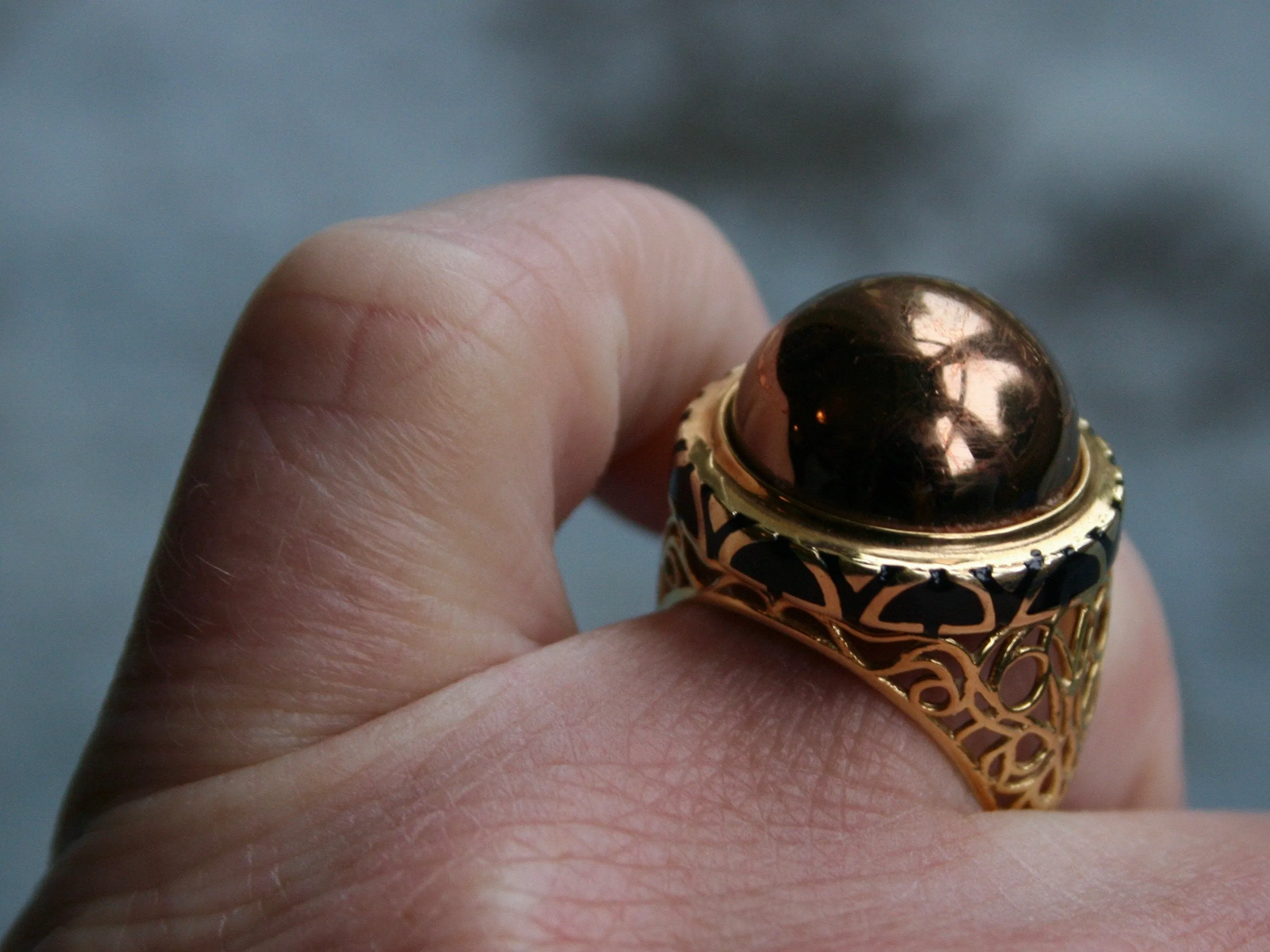 Cool Retro Vintage 14K Yellow Gold Ring with Enamel .