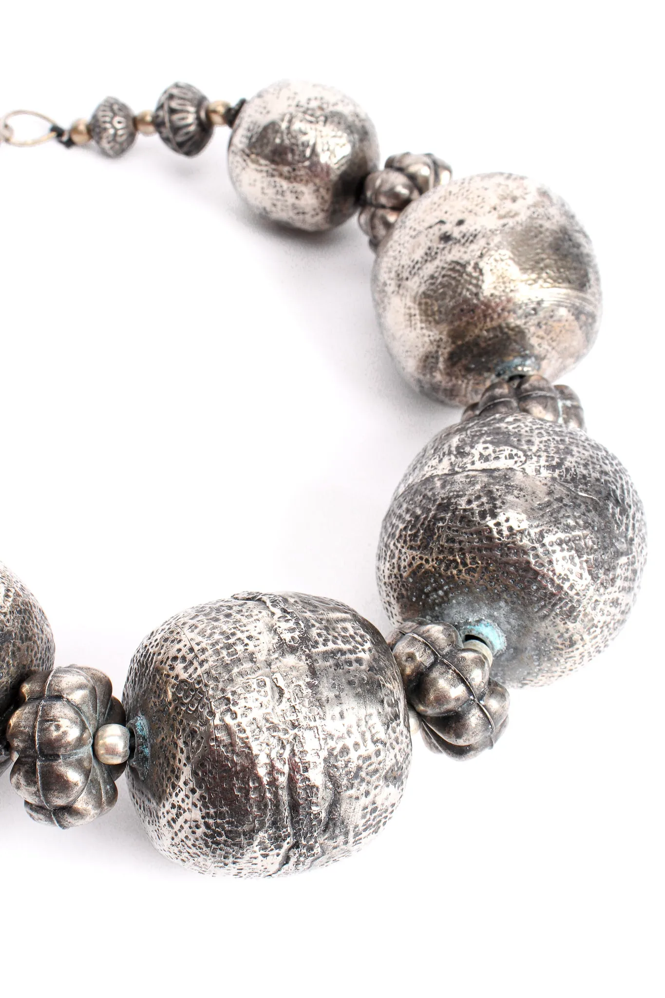Hammered Ball Collar