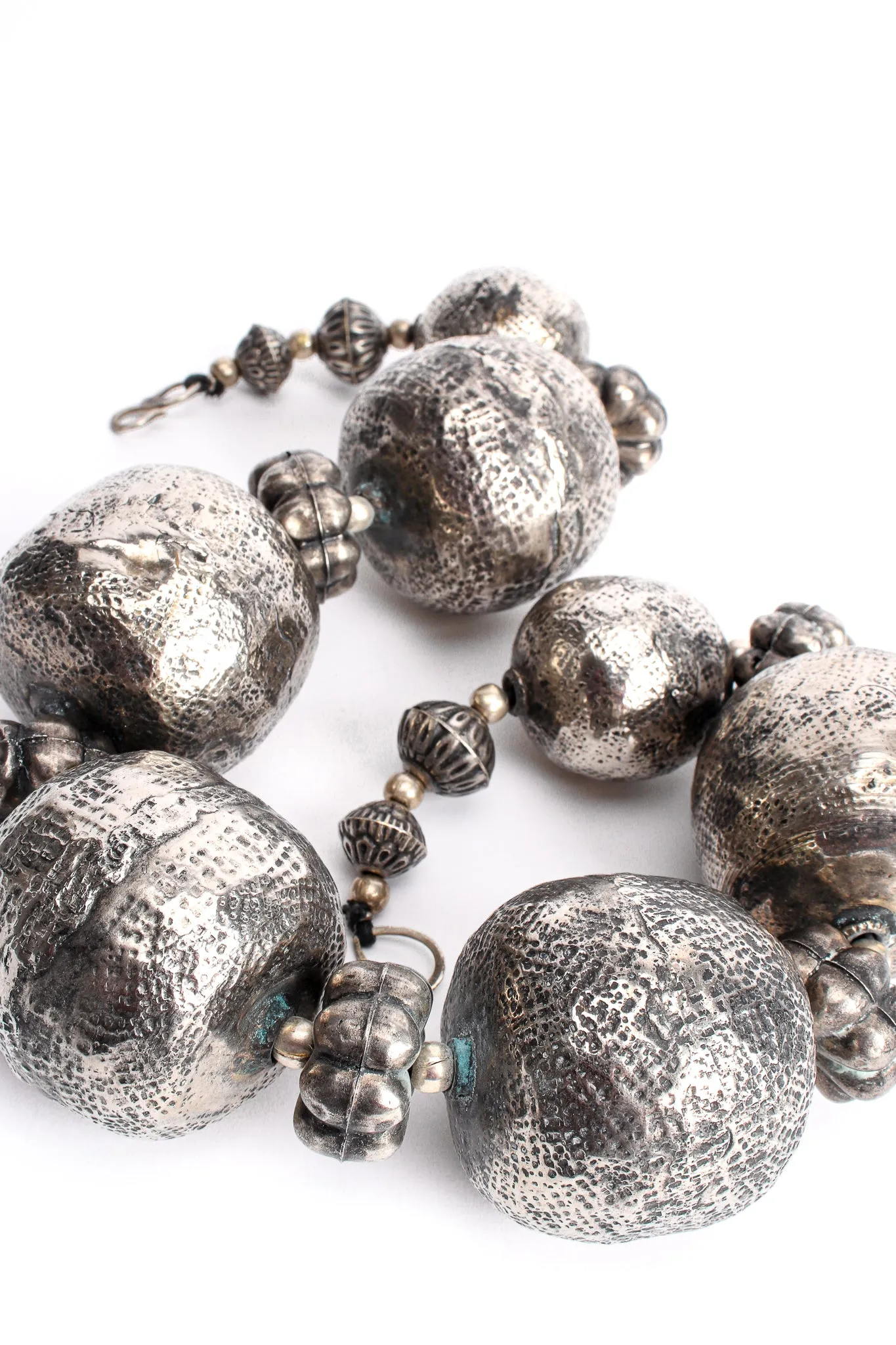 Hammered Ball Collar
