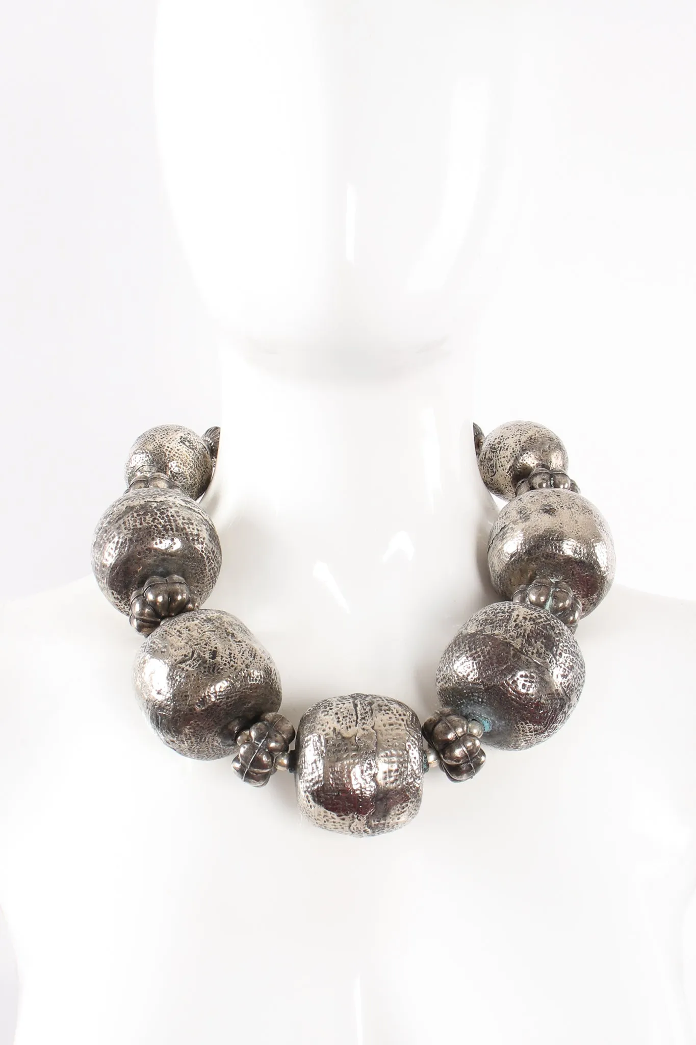 Hammered Ball Collar