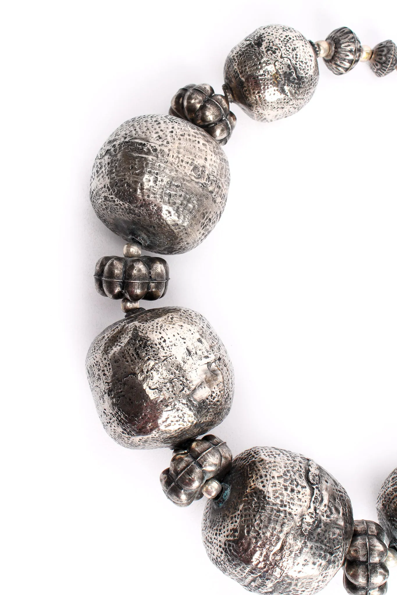 Hammered Ball Collar