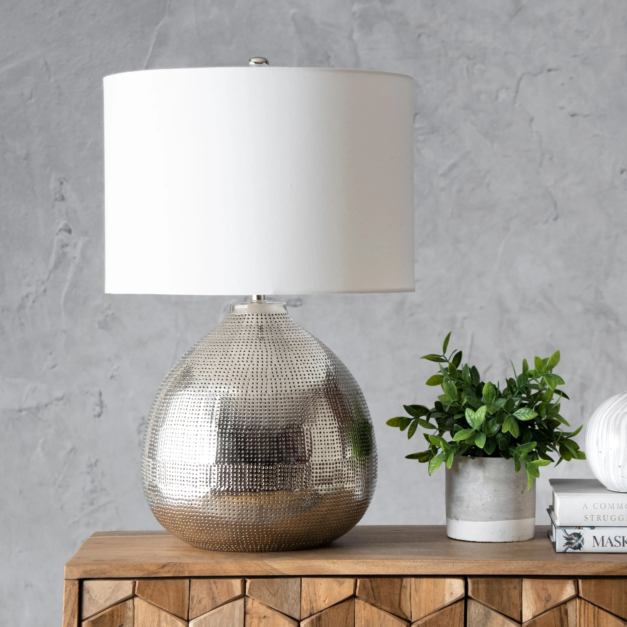 IRON POLISHED TABLE LAMP - 24