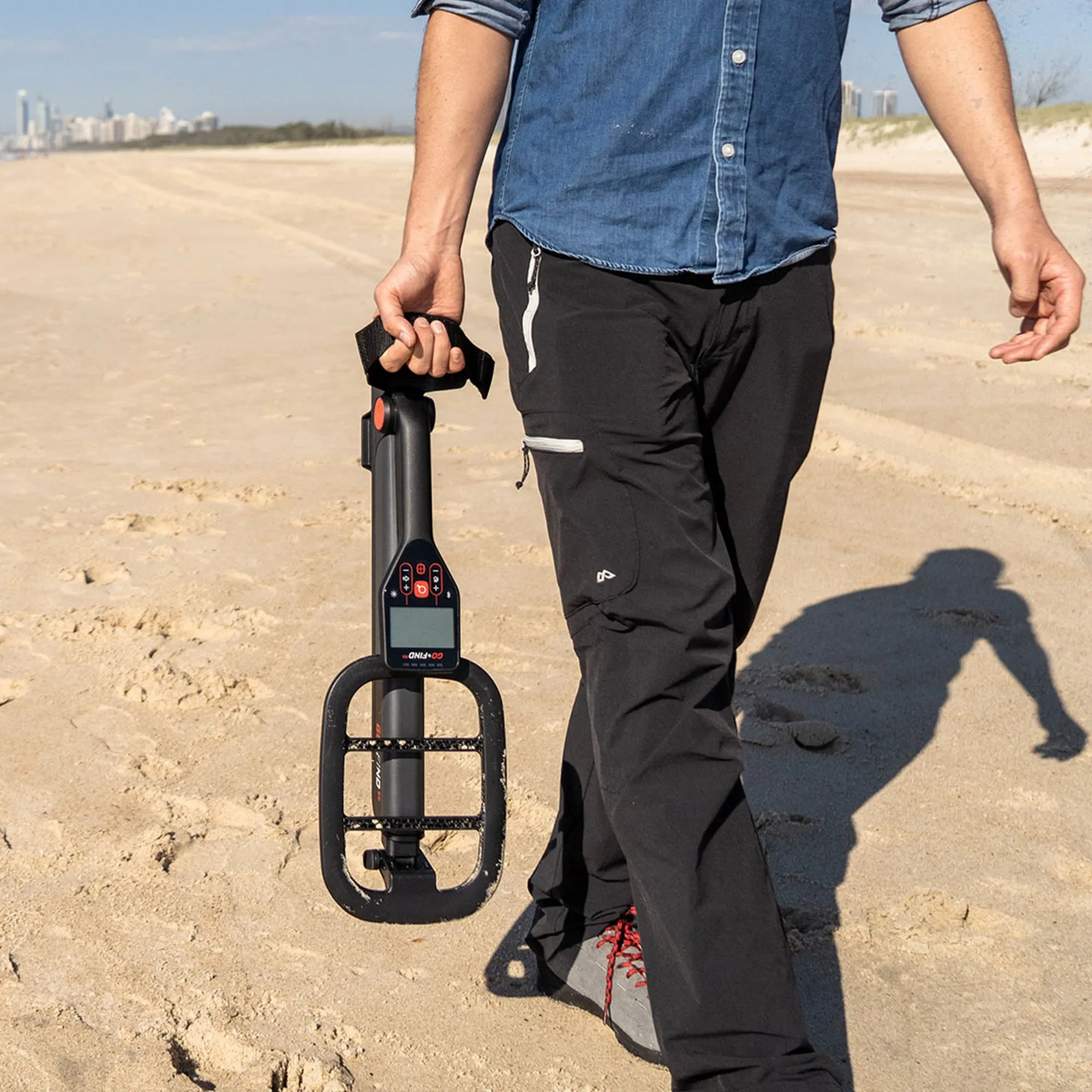 Minelab GO-FIND 11 Metal Detector with PRO-FIND 35, Black Carry Bag, Finds Pouch