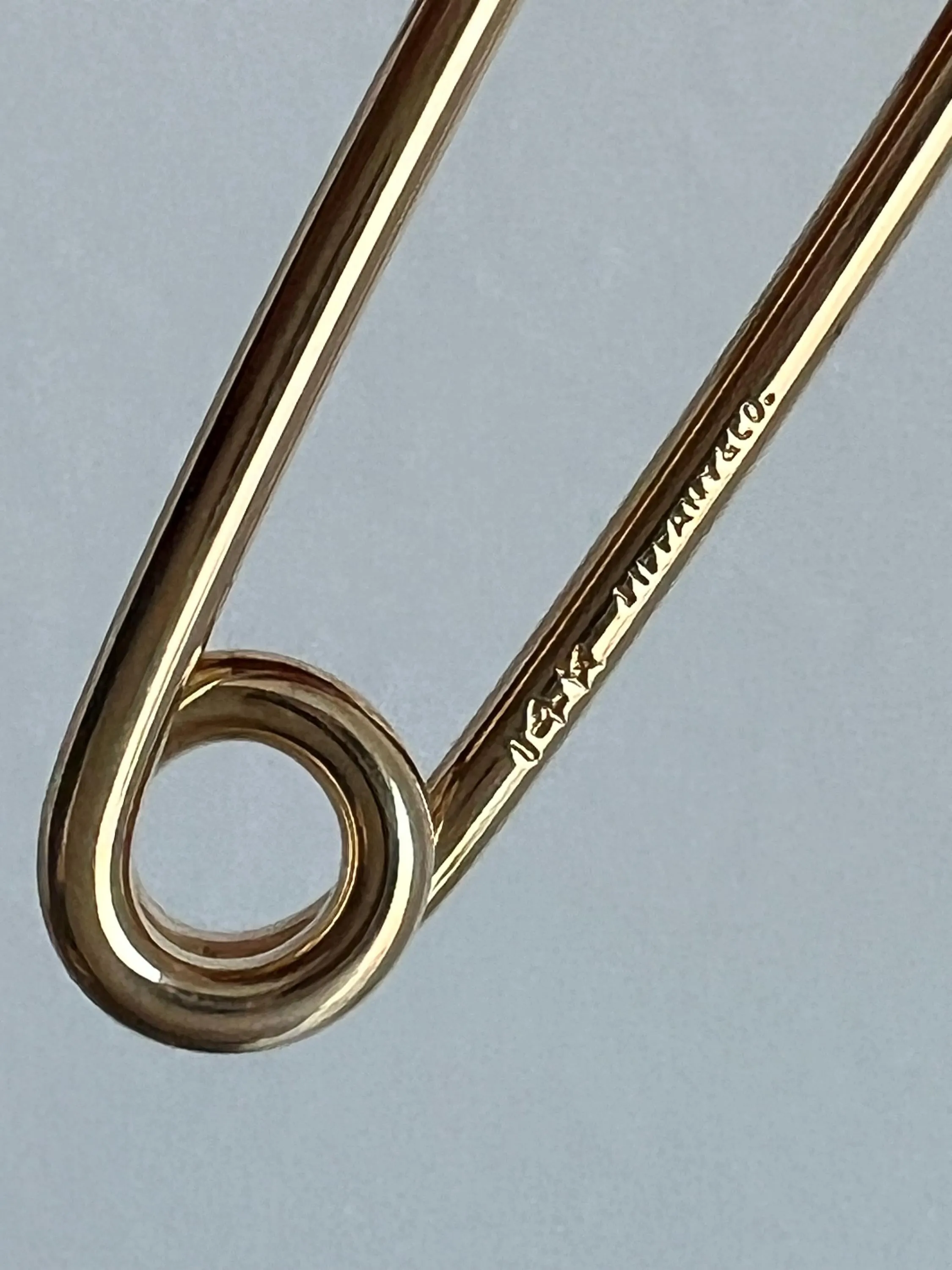 Tiffany & Co Vintage Brooch/Pin in 14K Yellow Gold.