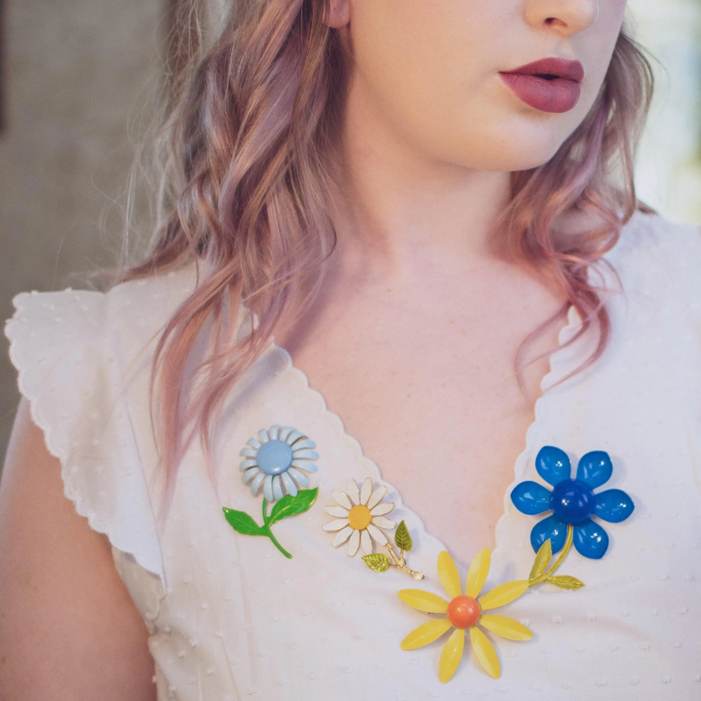 Vintage 1950s Retro Painted Enamel White and Yellow Daisy Brooch