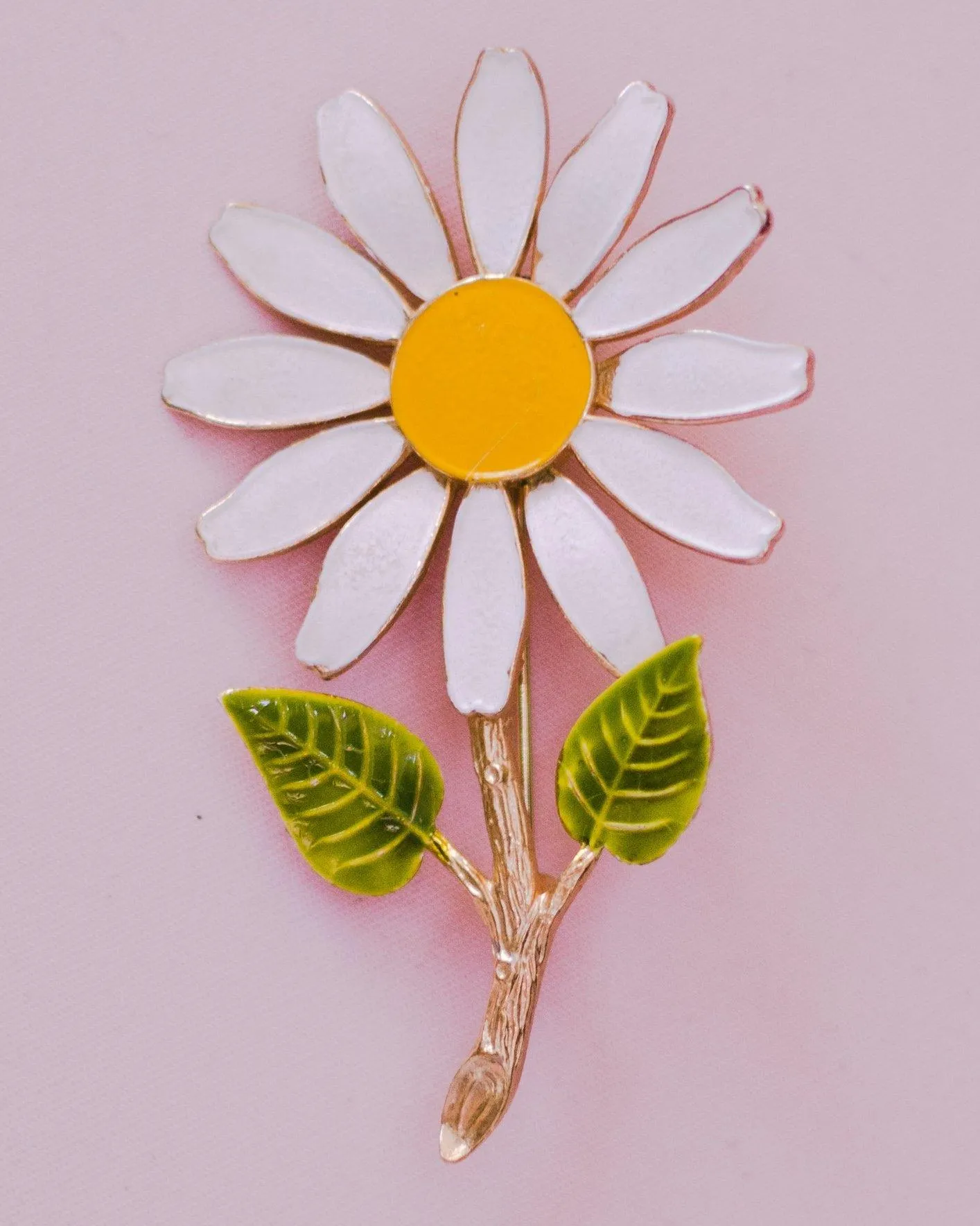 Vintage 1950s Retro Painted Enamel White and Yellow Daisy Brooch