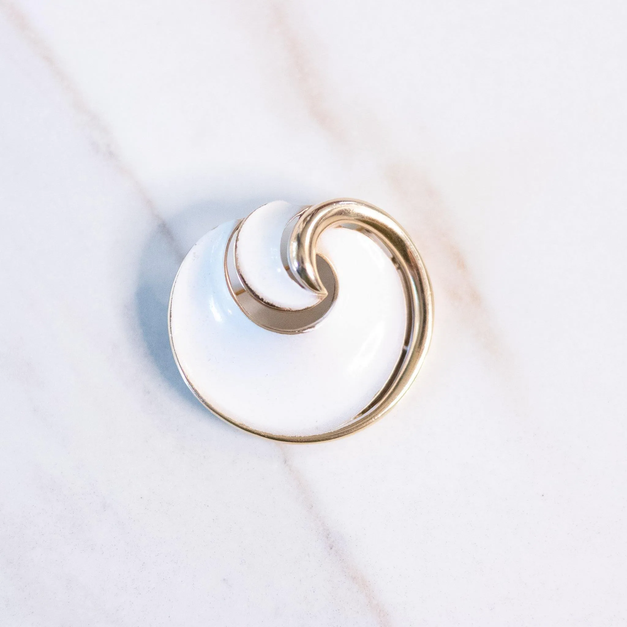 Vintage Crown Trifari White Enamel and Gold Swirl Mid Century Modern Brooch