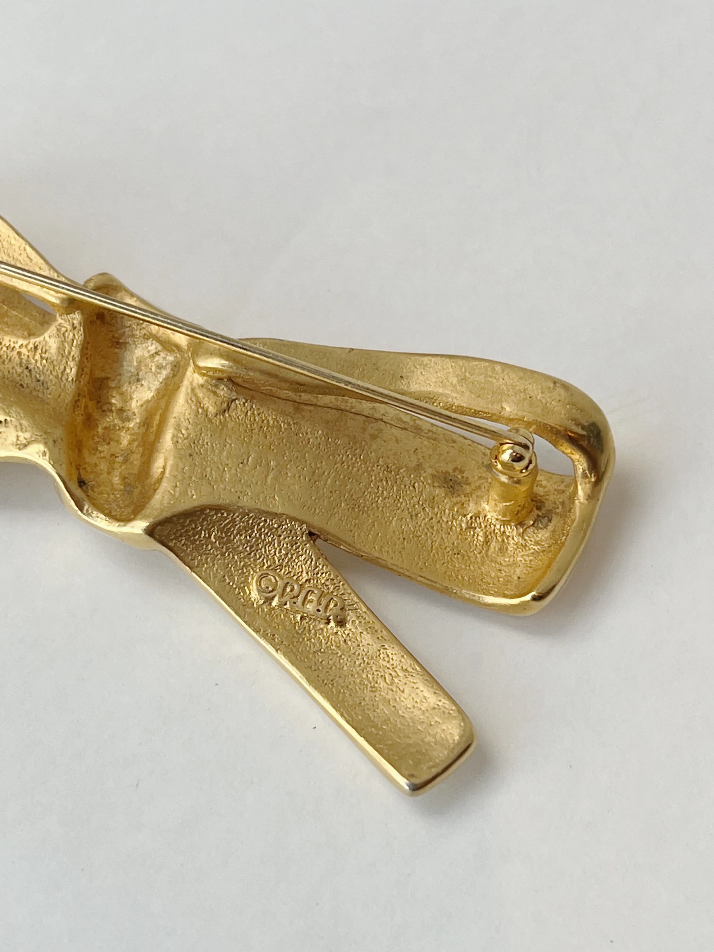 VINTAGE ENAMEL BOW BROOCH