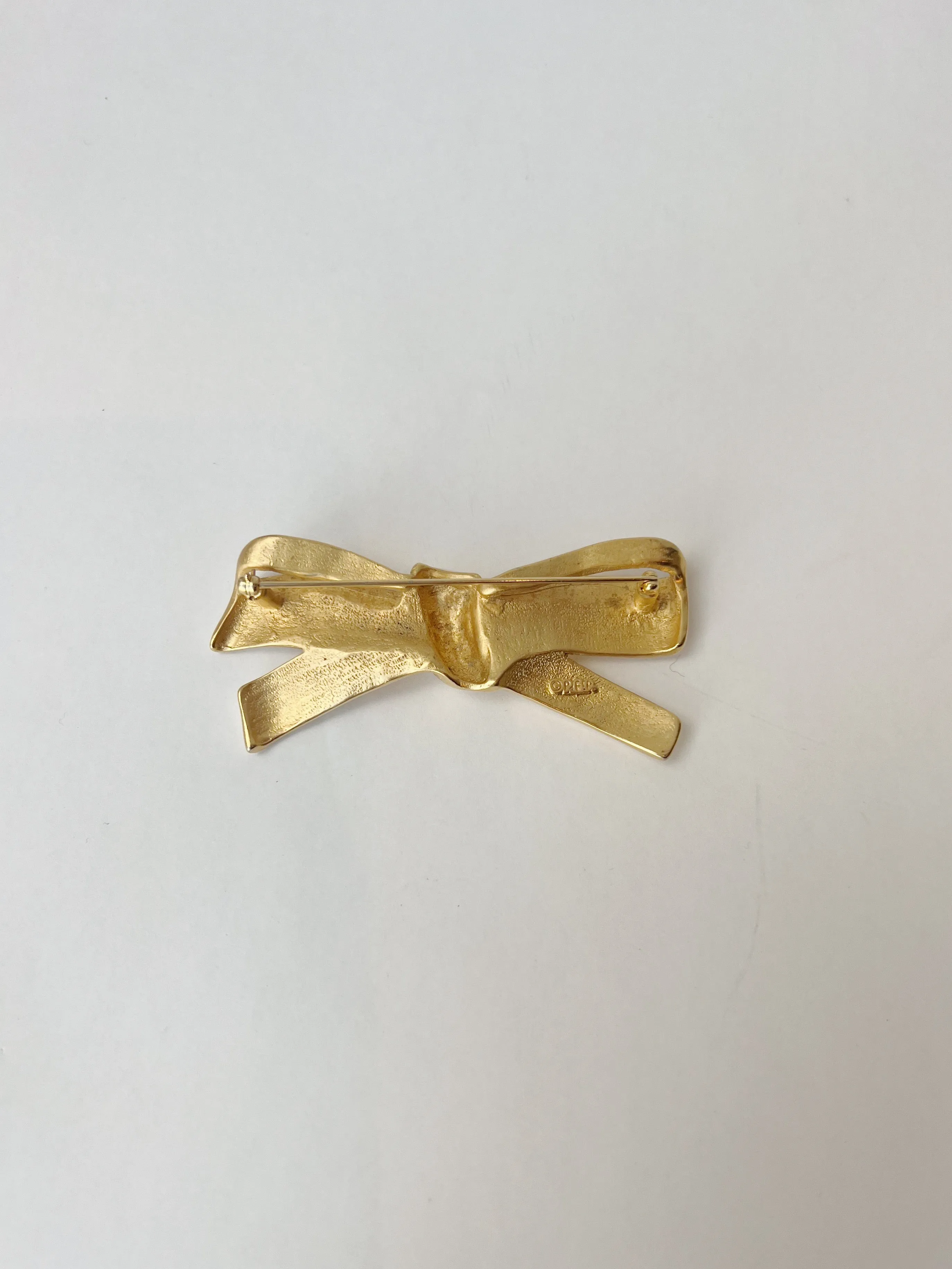 VINTAGE ENAMEL BOW BROOCH